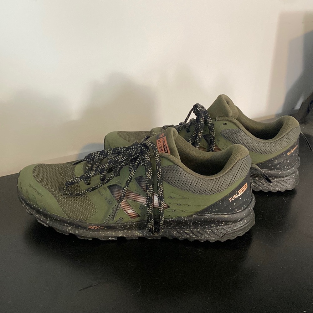 Men’s New Balance Army Green Sneakers, size 10!